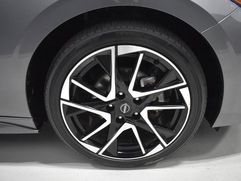 Certified 2024 Nissan Sentra SR w/ SR Premium Package FWD image 10
