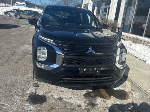 Used 2024 Mitsubishi Outlander SE Black Edition image 8