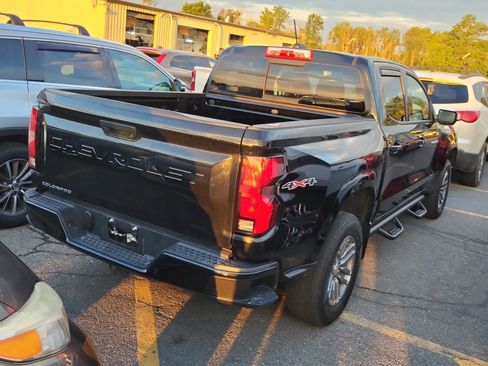 Used 2025 Chevrolet Colorado LT w/ LT Convenience Package AWD/4WD image 4