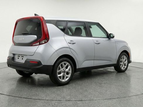 Used 2025 Kia Soul LX w/ LX Technology Package FWD image 9