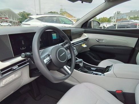 Used 2025 Hyundai Tucson SE image 17