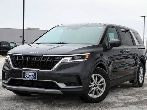 Used 2024 Kia Carnival LX image 4