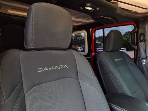 Used 2018 Jeep Wrangler Unlimited Sahara AWD/4WD image 31
