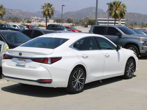 Certified 2024 Lexus ES 300h w/ Premium Package FWD image 21