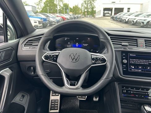 Used 2024 Volkswagen Tiguan SE R-Line AWD/4WD image 10