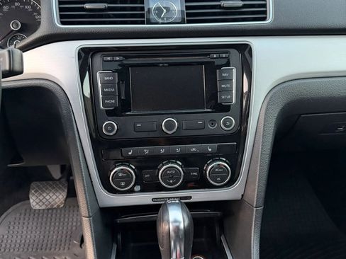 Used 2012 Volkswagen Passat TDI SE image 16