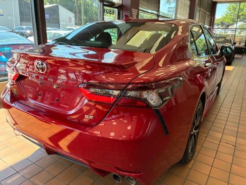 Used 2024 Toyota Camry SE FWD image 9