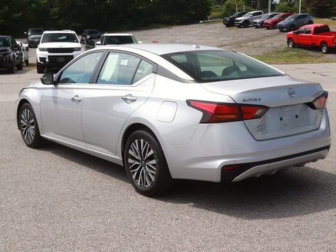 Used 2025 Nissan Altima 2.5 SV FWD image 5