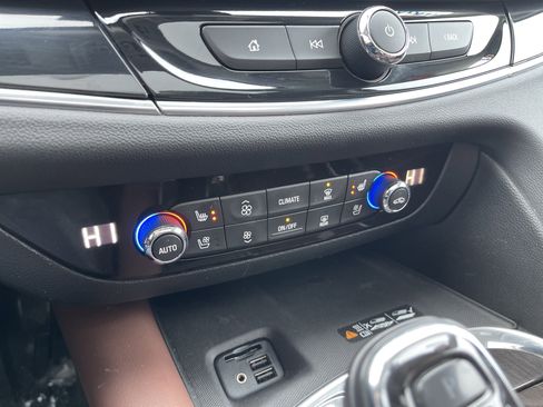 Used 2020 Buick Enclave Avenir w/ Avenir Technology Package image 21