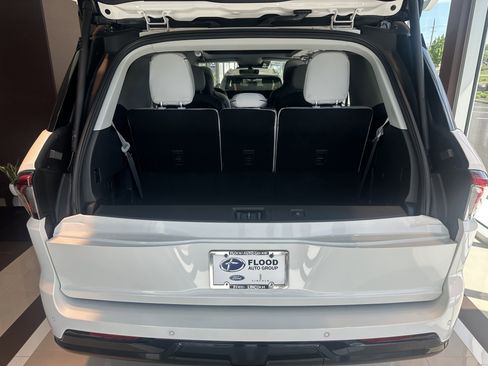 New 2026 Lincoln Navigator Black Label w/ Black Label Special Edition AWD/4WD image 7