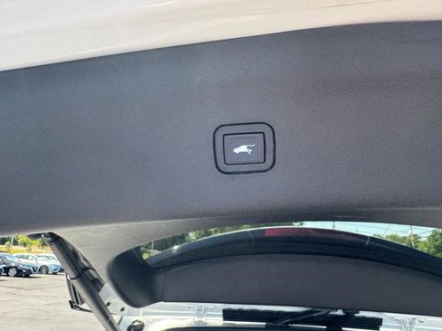 Used 2020 Buick Enclave Premium w/ Sun and Sites Package FWD image 21