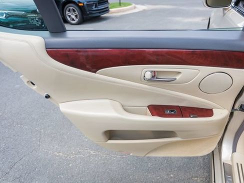 Used 2010 Lexus LS 460 RWD image 41
