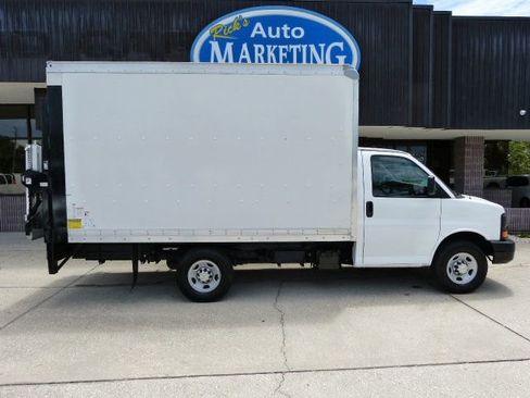 Used 2017 Chevrolet Express 3500 RWD image 4