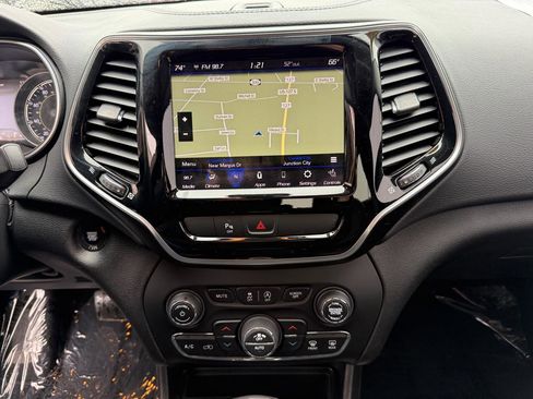 Used 2019 Jeep Cherokee Limited image 29