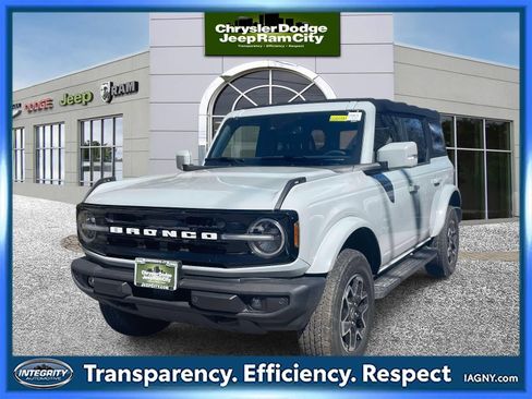Used 2022 Ford Bronco Outer Banks image 1