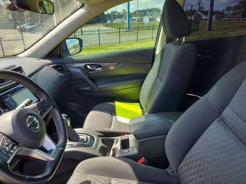Used 2019 Nissan Rogue SV w/ Premium Package image 13