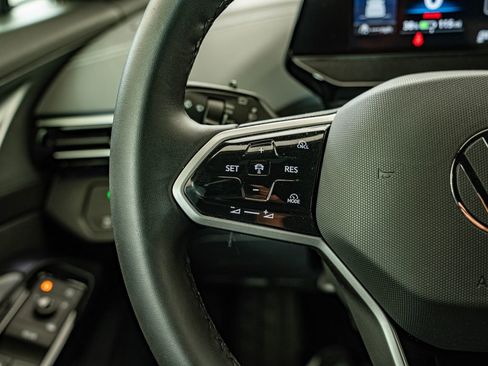 Used 2025 Volkswagen ID.4 Pro RWD image 17