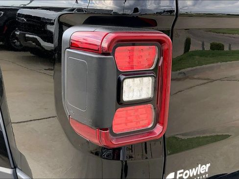 Used 2022 Jeep Gladiator Sport AWD/4WD image 29