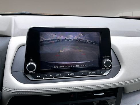 Used 2023 Nissan Rogue SV w/ SV Premium B Package FWD image 14