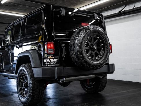 Used 2012 Jeep Wrangler Unlimited Rubicon w/ Dual Top Group AWD/4WD image 16