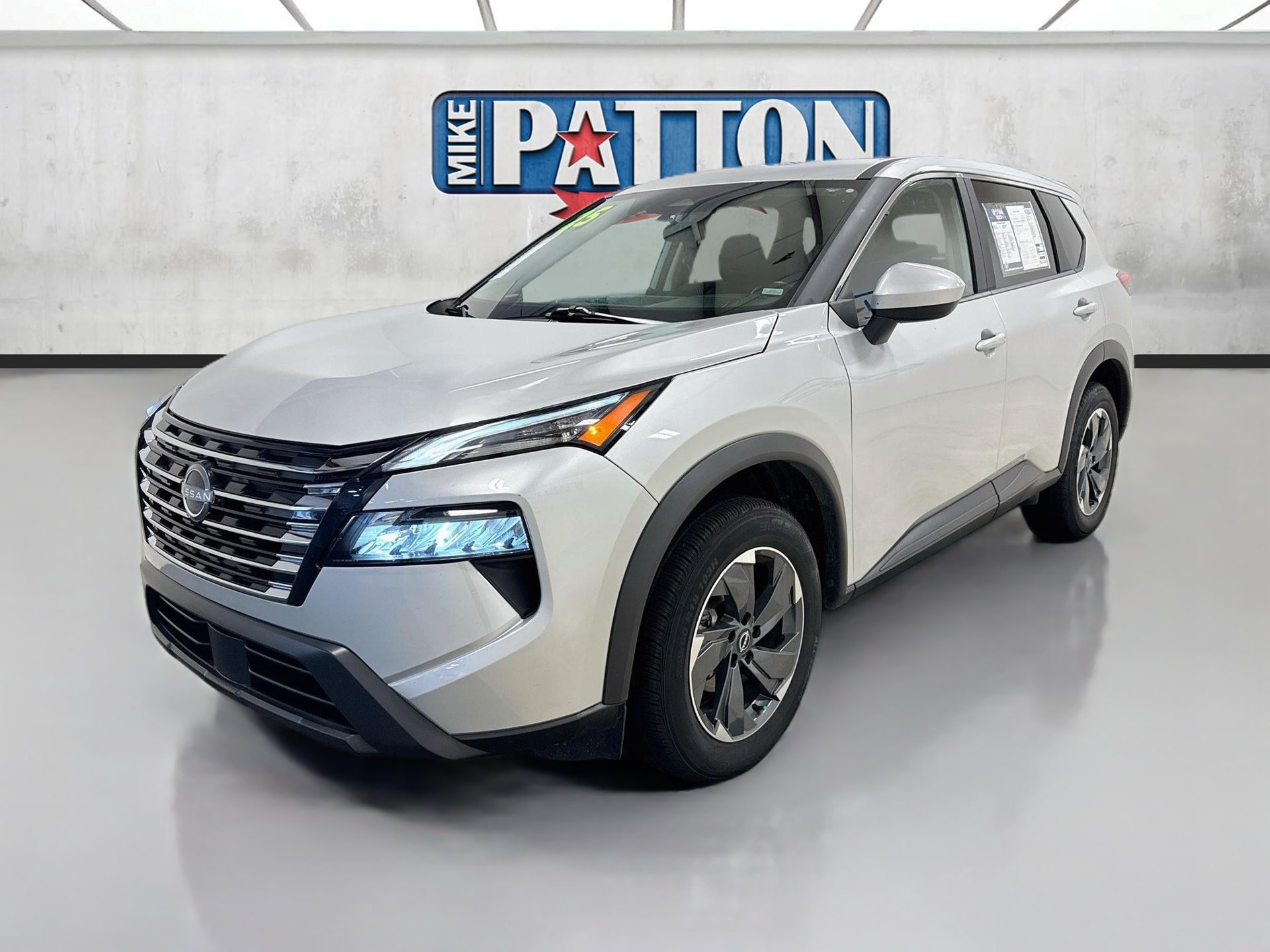 Used 2025 Nissan Rogue SV FWD image 3