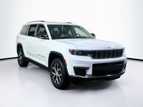 Used 2023 Jeep Grand Cherokee L Limited w/ Luxury Tech Group II AWD/4WD image 3