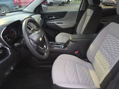 Used 2021 Chevrolet Equinox LS w/ LS Convenience Package FWD image 3