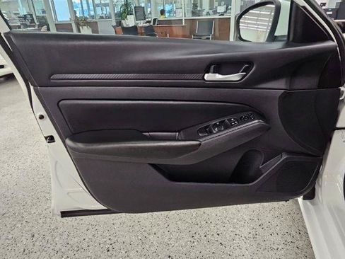 Used 2022 Nissan Altima 2.5 S FWD image 30