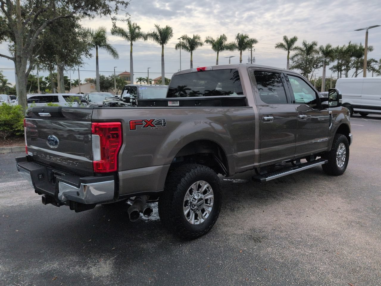 Used 2019 Ford F250 XLT w/ XLT Premium Package AWD/4WD image 4