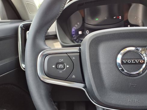 Used 2023 Volvo XC40 B5 Plus AWD/4WD image 30