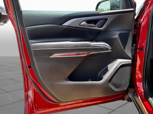 Used 2025 Chevrolet Traverse LT w/ Driver Confidence Package FWD image 22