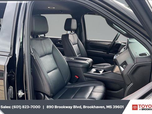 Used 2024 Chevrolet Suburban RST RWD image 6