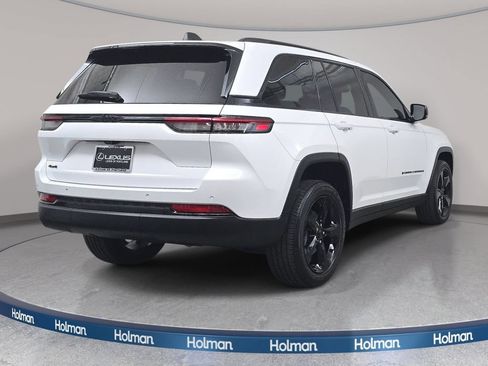 Used 2023 Jeep Grand Cherokee Altitude AWD/4WD image 6
