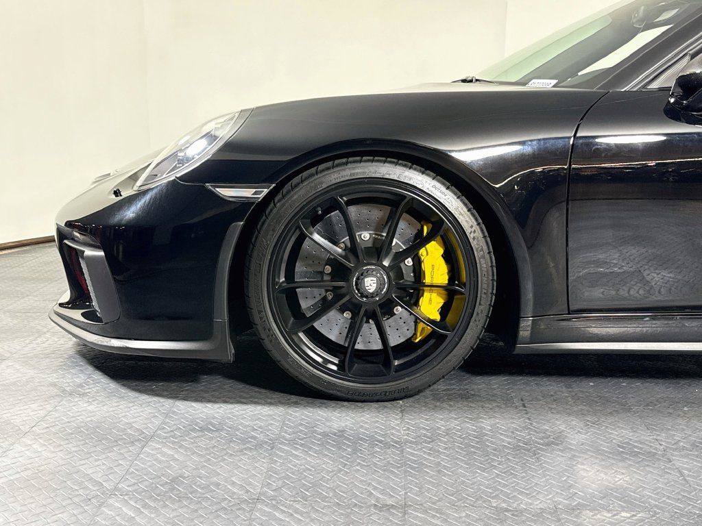 Certified 2019 Porsche 911 Speedster RWD image 27
