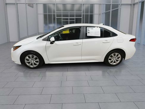 Used 2025 Toyota Corolla LE FWD image 5