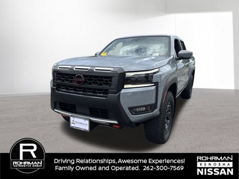 Used 2025 Nissan Frontier PRO-4X AWD/4WD image 2