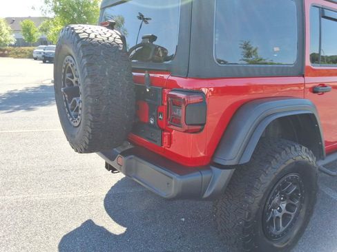 Used 2022 Jeep Wrangler Unlimited Rubicon w/ Xtreme Recon 35" Tire Package AWD/4WD image 15