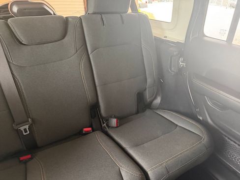 Used 2025 Jeep Wrangler Unlimited Sahara AWD/4WD image 37