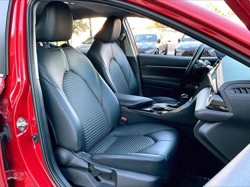 Used 2019 Toyota Camry SE image 8