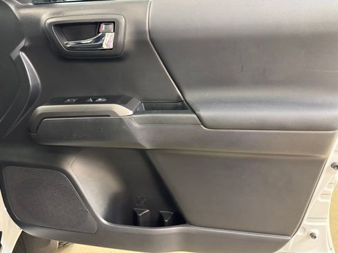 Used 2022 Toyota Tacoma TRD Off-Road image 25