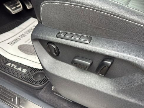 Used 2025 Volkswagen Atlas Cross Sport SEL R-Line image 27