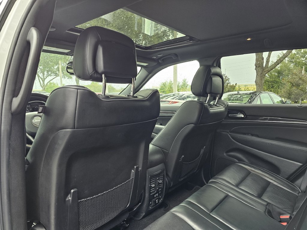 Used 2020 Jeep Grand Cherokee Overland AWD/4WD image 17