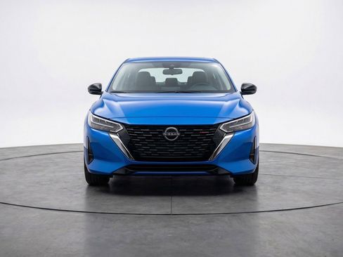 Used 2025 Nissan Sentra SV image 2