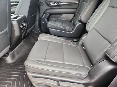 Used 2022 GMC Yukon Denali w/ Denali Premium Package AWD/4WD image 25
