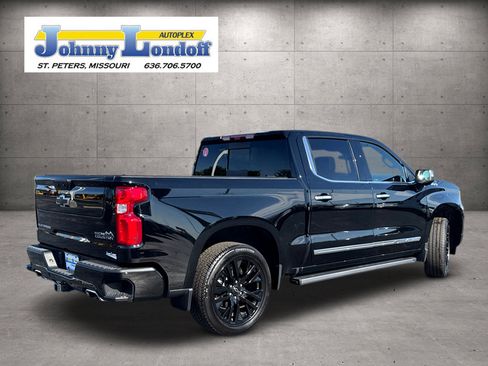 Used 2024 Chevrolet Silverado 1500 High Country image 2