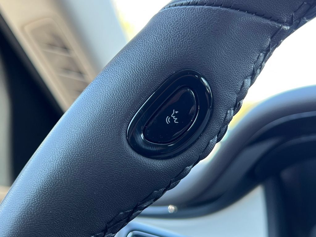 Used 2023 Lincoln Aviator AWD w/ Premium Package image 22