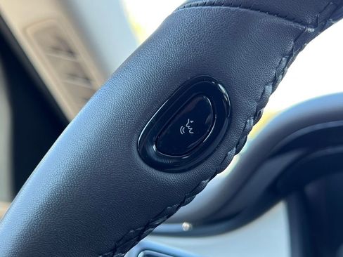 Used 2023 Lincoln Aviator AWD w/ Premium Package image 22