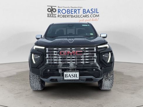 Used 2024 GMC Canyon Denali image 8