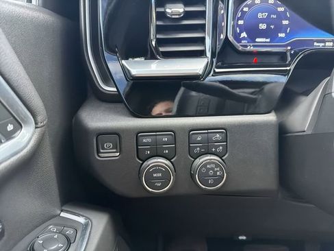 Used 2022 Chevrolet Silverado 1500 High Country w/ High Country Premium Package AWD/4WD image 18