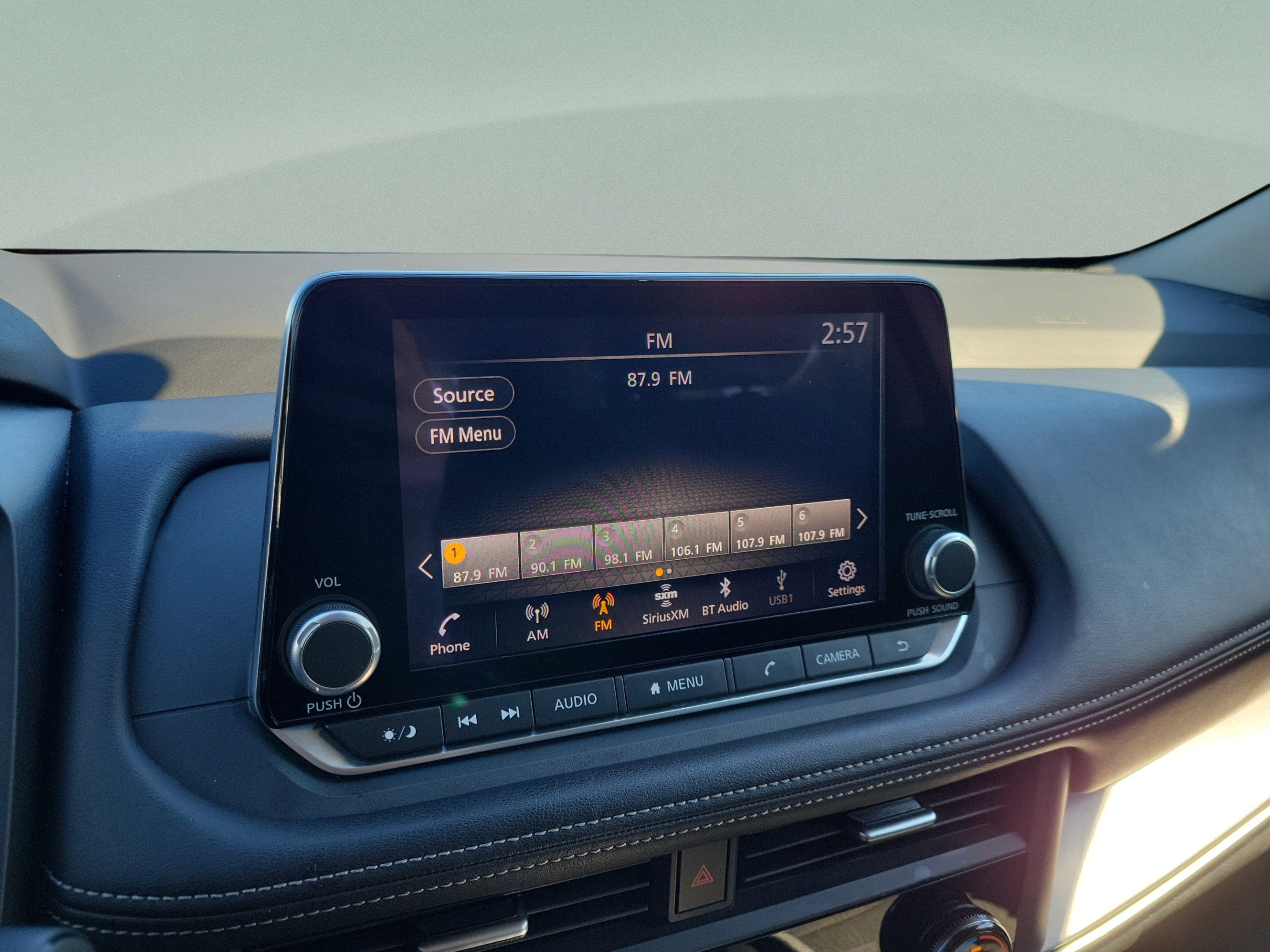 Used 2025 Nissan Rogue SV FWD image 29